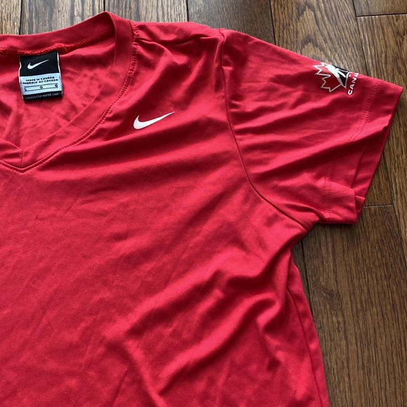 (3 for $25) Nike Canada t-shirt - Picture 7 of 10